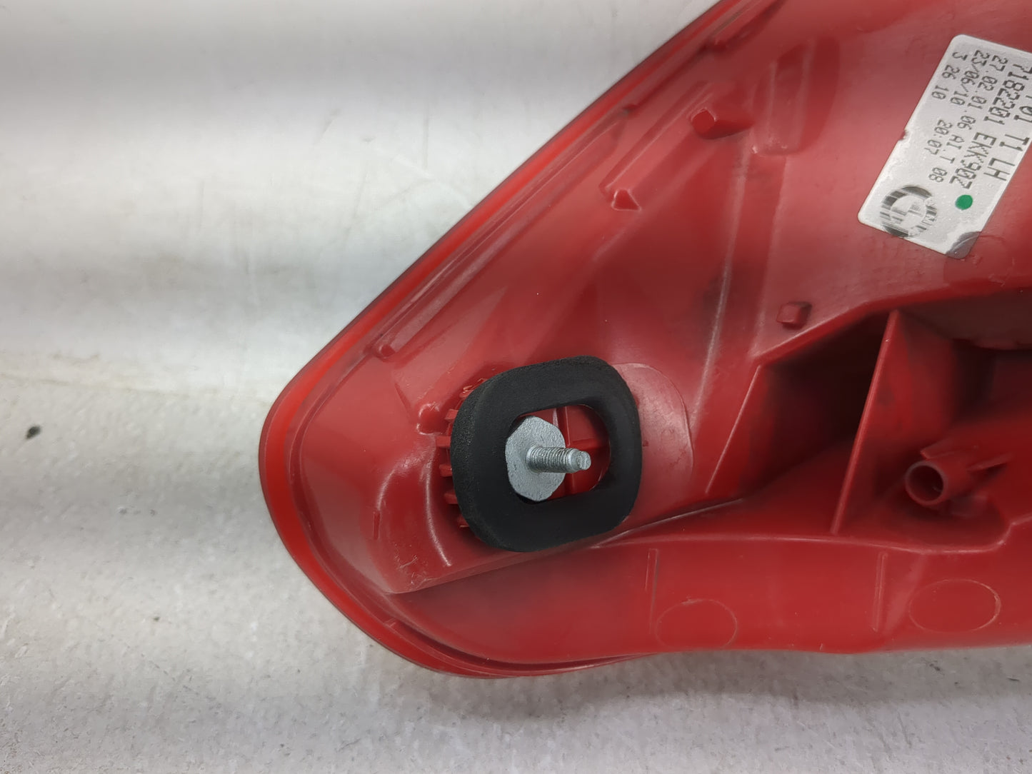 2011-2012 Bmw 740i Tail Light Assembly Driver Left OEM P/N:HK F01 T1 EKK90Z, 7182201 Fits Fits 2009 2010 2011 2012 OEM Used 