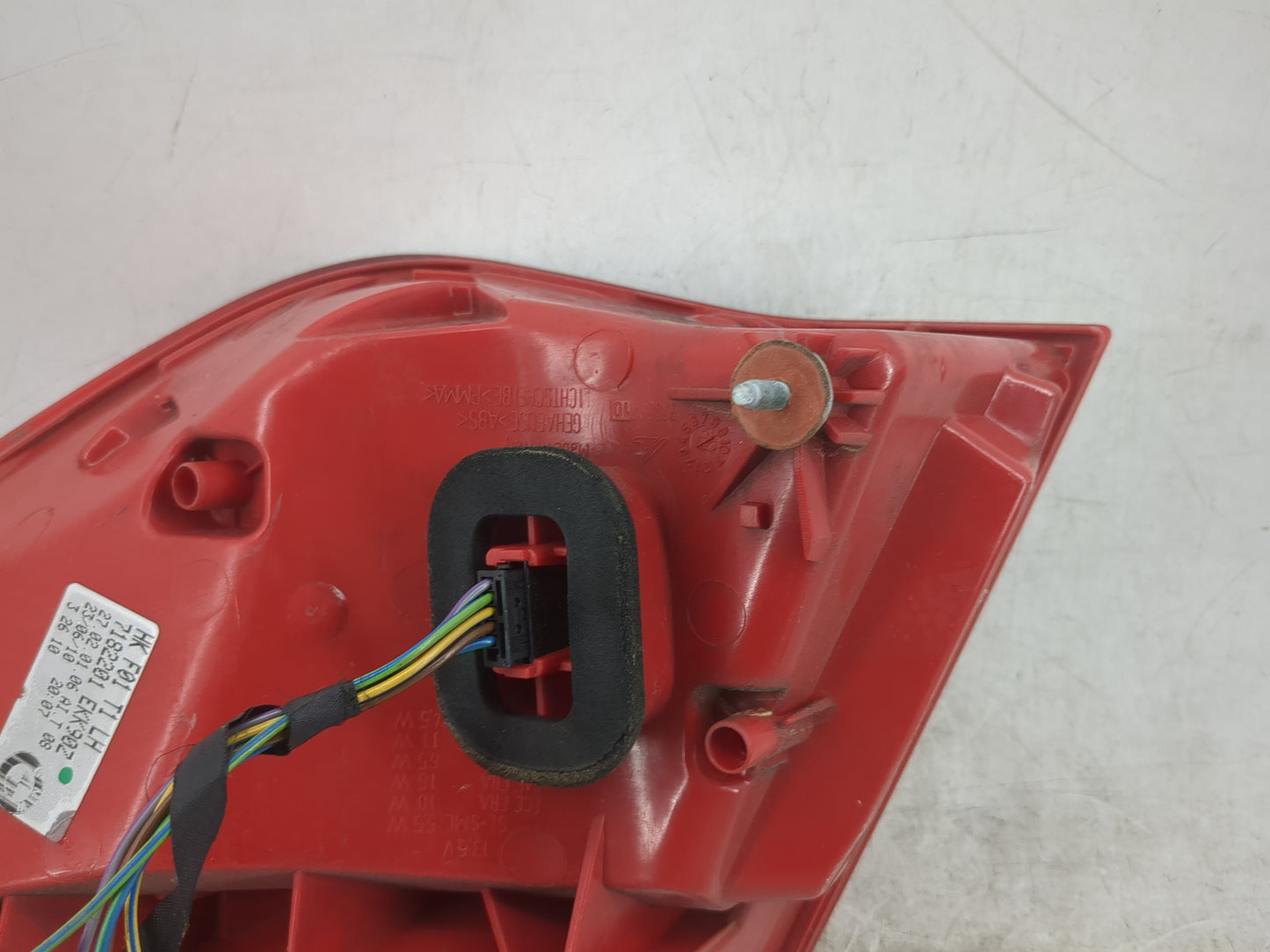 2011-2012 Bmw 740i Tail Light Assembly Driver Left OEM P/N:HK F01 T1 EKK90Z, 7182201 Fits Fits 2009 2010 2011 2012 OEM Used 