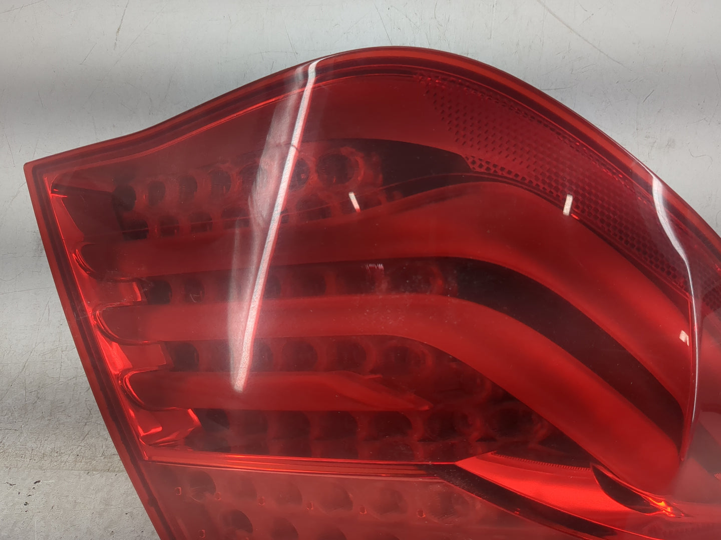 2011-2012 Bmw 740i Tail Light Assembly Driver Left OEM P/N:HK F01 T1 EKK90Z, 7182201 Fits Fits 2009 2010 2011 2012 OEM Used 