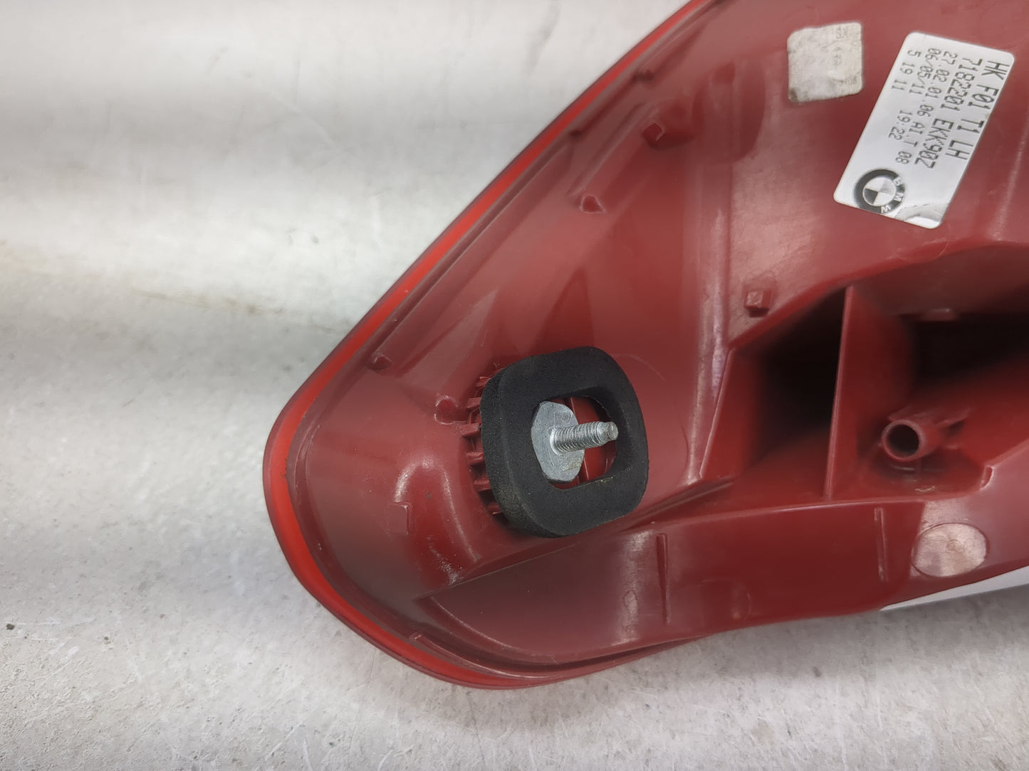 2011-2012 Bmw 740i Tail Light Assembly Driver Left OEM P/N:HK F01 T1 EKK90Z, 7182201 Fits Fits 2009 2010 2011 2012 OEM Used 