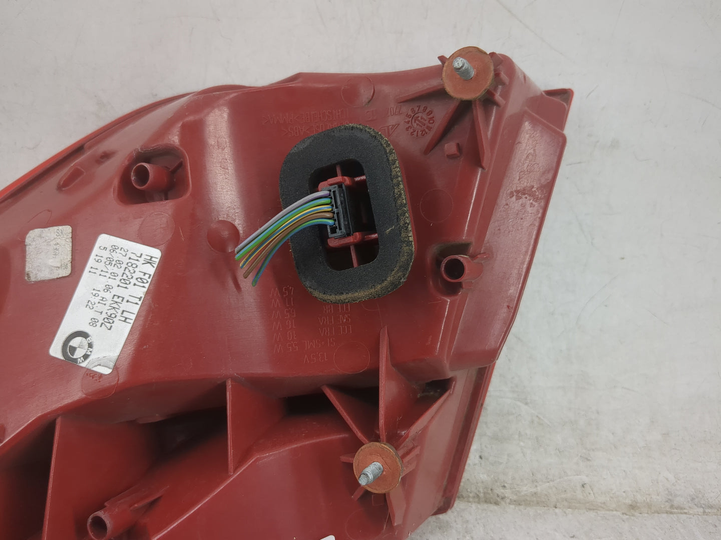 2011-2012 Bmw 740i Tail Light Assembly Driver Left OEM P/N:HK F01 T1 EKK90Z, 7182201 Fits Fits 2009 2010 2011 2012 OEM Used 