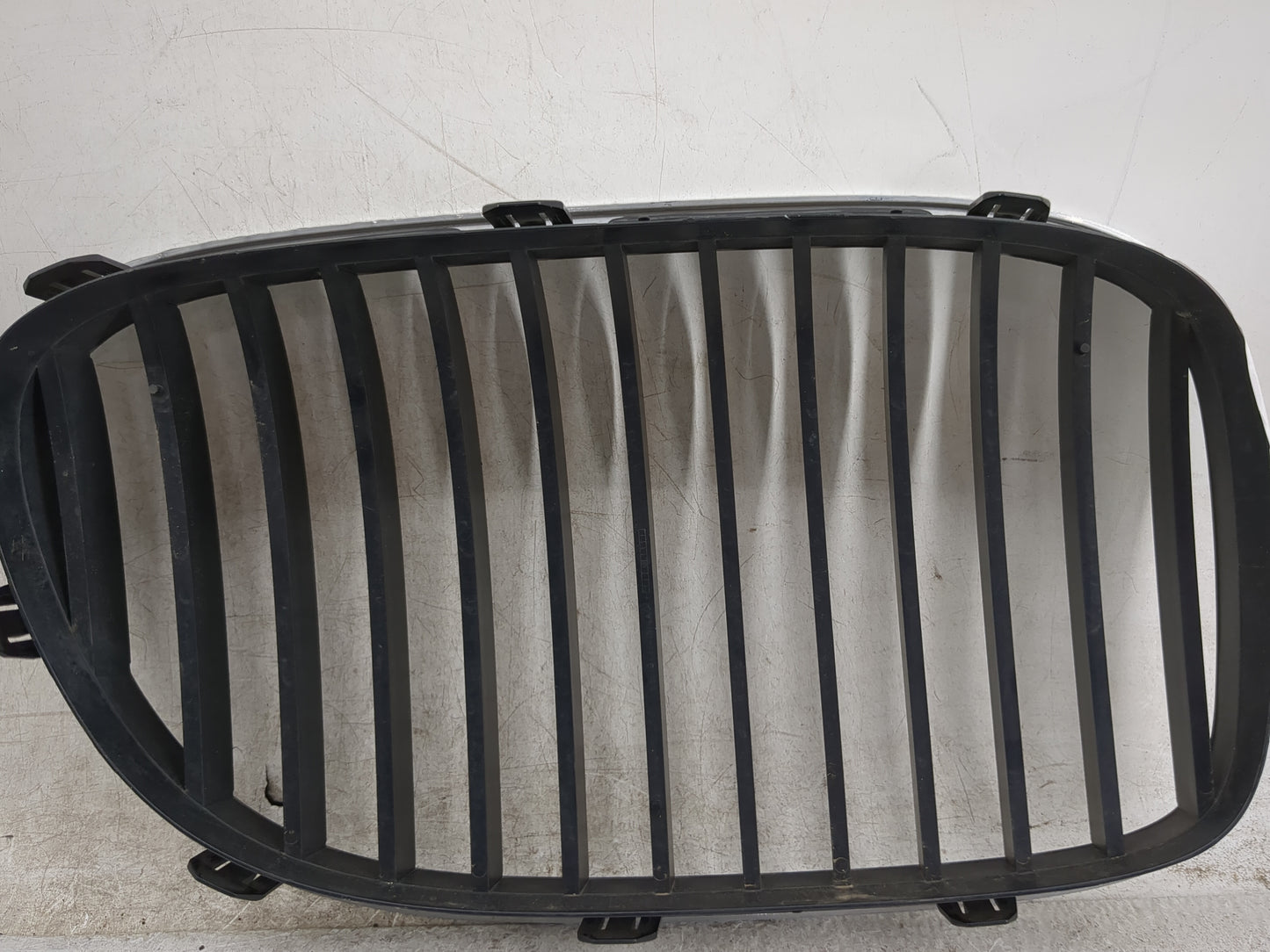 2011-2012 Bmw 740i Front Grille Bumper Not Included - Oemusedautoparts1.com