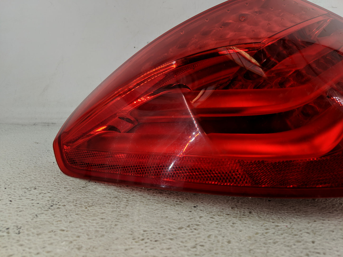2009-2012 Bmw 750i Tail Light Assembly Driver Left OEM P/N:7182201 EKD85Y Fits Fits 2009 2010 2011 2012 OEM Used Auto Parts 