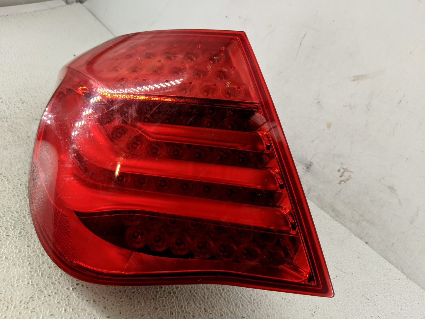 2009-2012 Bmw 750i Tail Light Assembly Driver Left OEM P/N:7182201 EKD85Y Fits Fits 2009 2010 2011 2012 OEM Used Auto Parts 