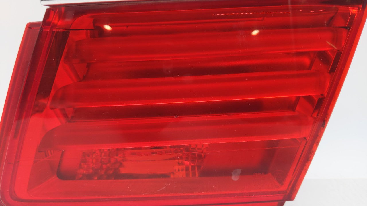 2009-2012 Bmw 750i Tail Light Assembly Passenger Right OEM P/N:7182206 Fits Fits 2009 2010 2011 2012 OEM Used Auto Parts - O