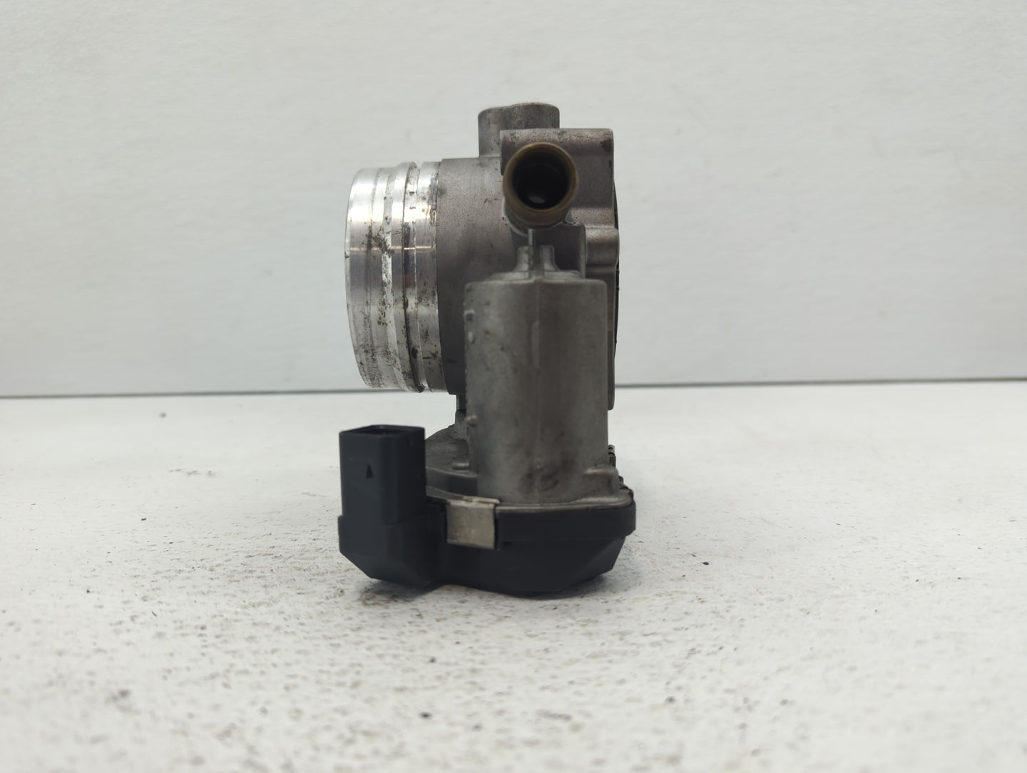 2011-2017 Bmw X3 Throttle Body P/N:1354 7597871-01 1354 7597871-03 Fits OEM Used Auto Parts - Oemusedautoparts1.com