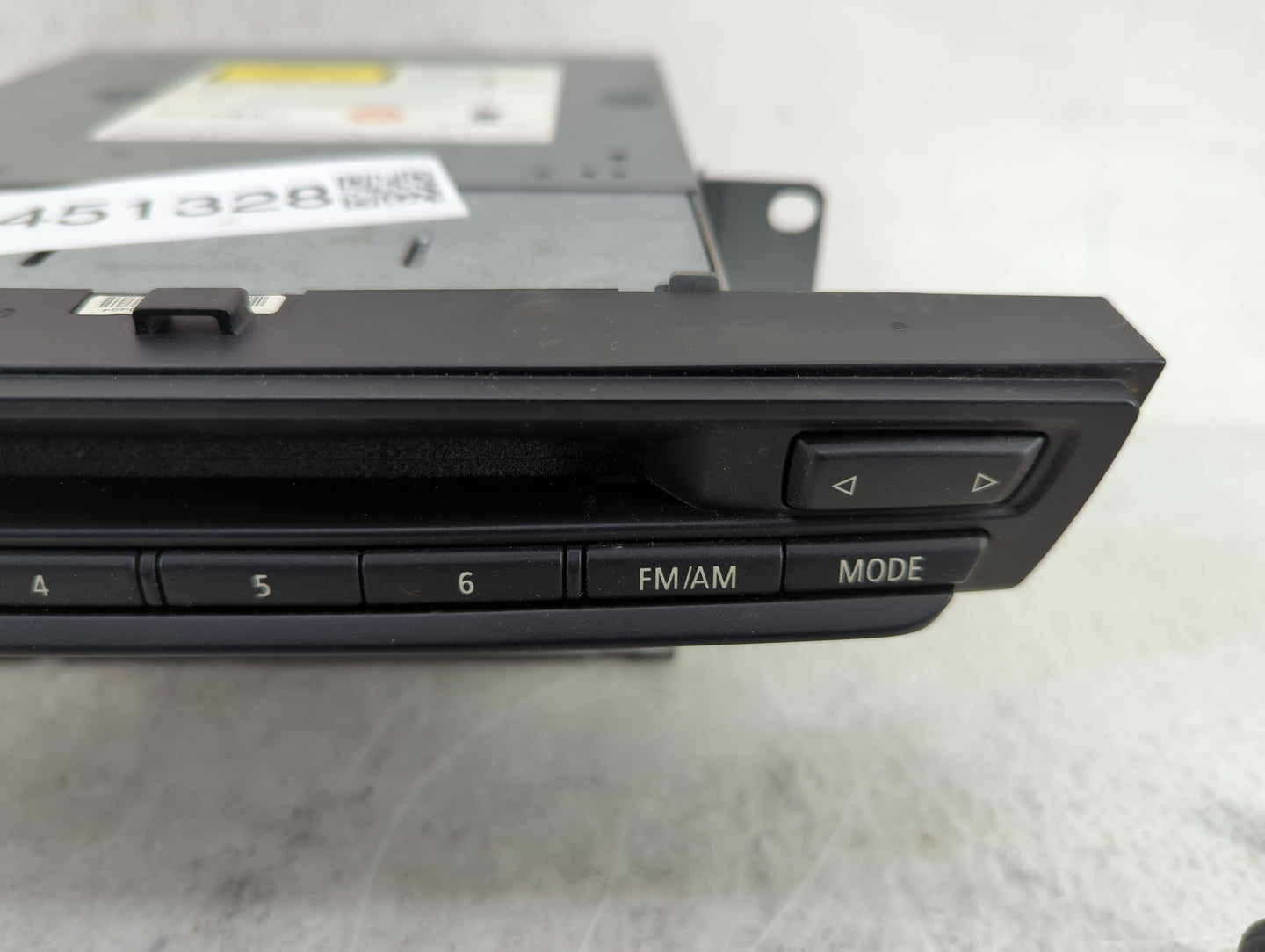 2011 Bmw X5 Radio AM FM Cd Player Receiver Replacement P/N:9239227 9585035A2048977, 250382 Fits OEM Used Auto Parts - Oemuse