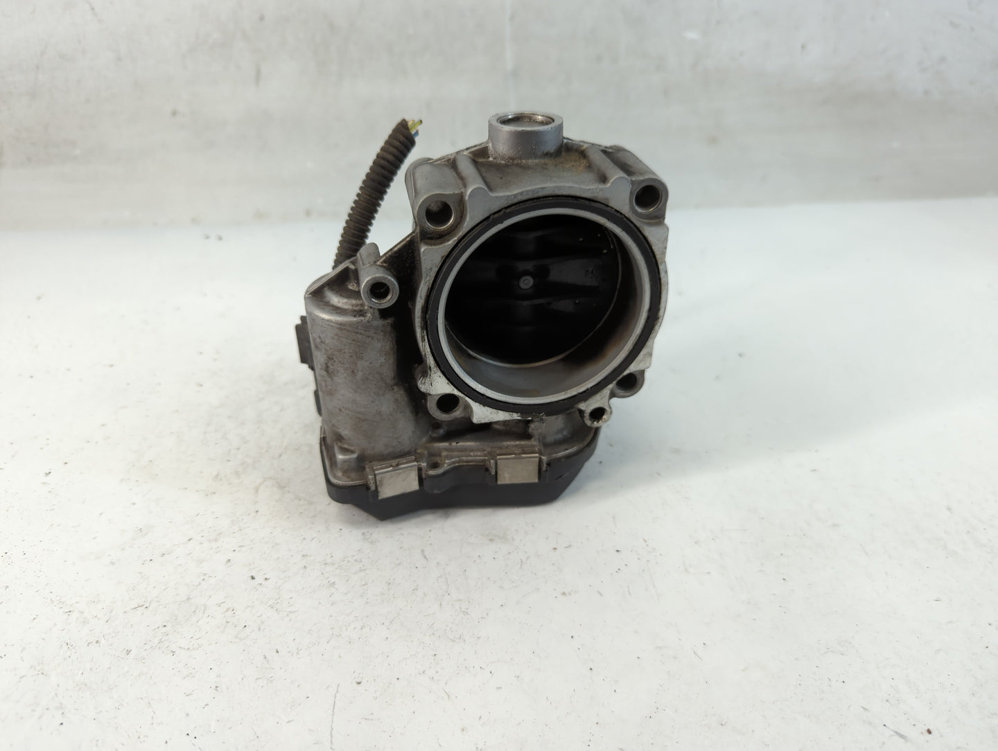 2011-2018 Bmw X5 Throttle Body P/N:1354 7555944-03 Fits Fits 2010 2011 2012 2013 2014 2015 2016 2017 2018 2019 2020 OEM Used