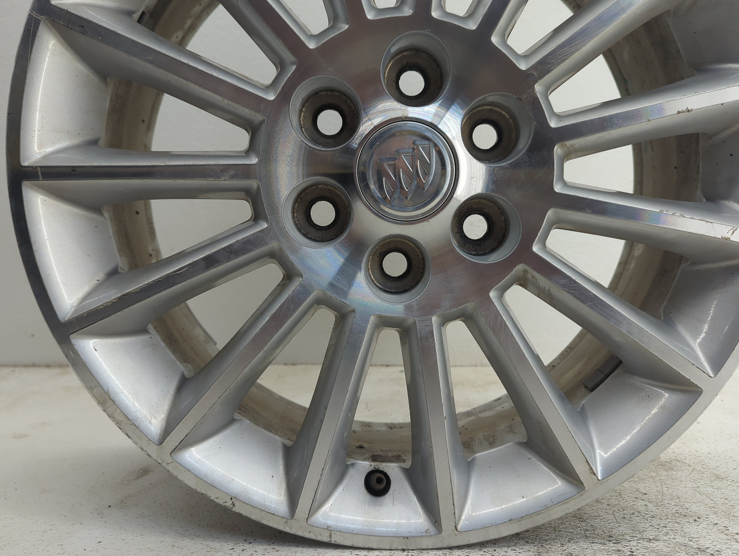 2008-2012 Buick Enclave Oem Wheel Rim - Oemusedautoparts1.com
