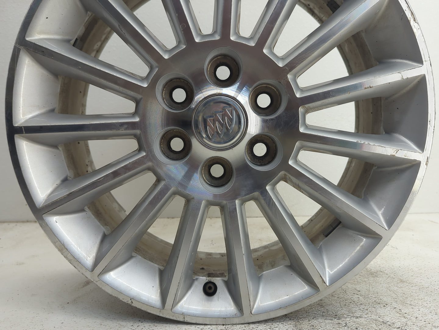 2008-2012 Buick Enclave Oem Wheel Rim - Oemusedautoparts1.com