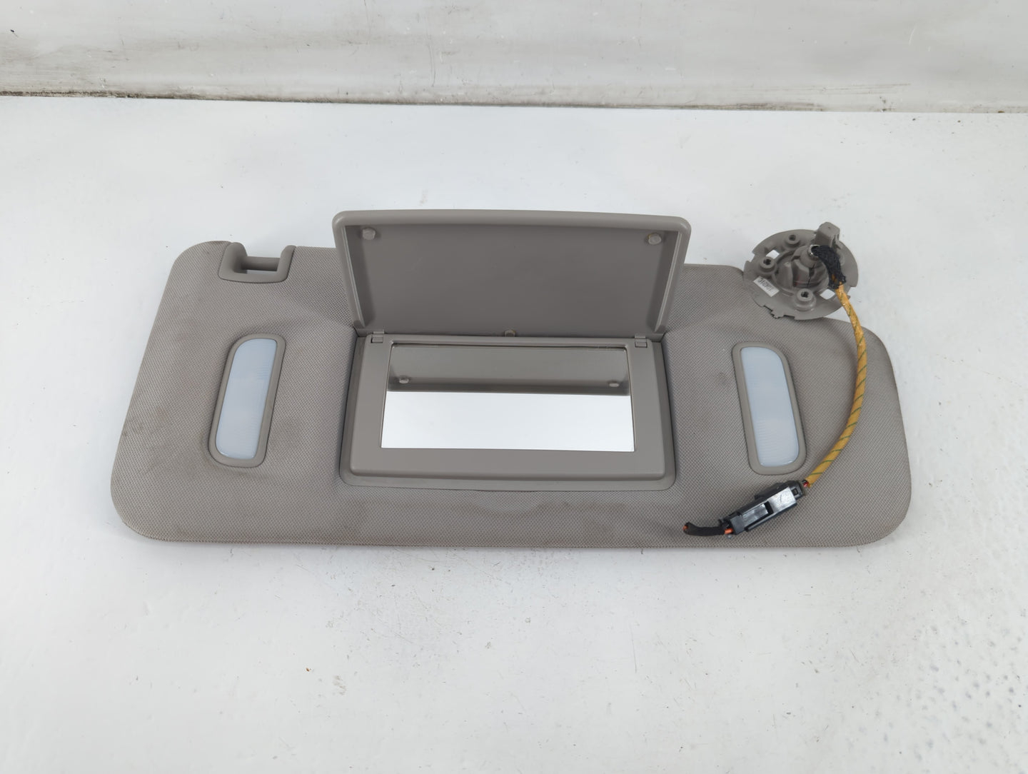 2008-2017 Buick Enclave Sun Visor Shade Replacement Passenger Right Mirror Fits OEM Used Auto Parts - Oemusedautoparts1.com