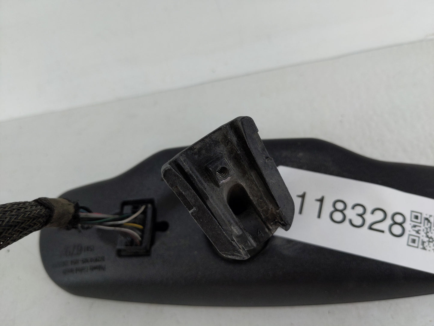 2009-2017 Buick Enclave Interior Rear View Mirror Replacement OEM P/N:1581679 Fits OEM Used Auto Parts - Oemusedautoparts1.c