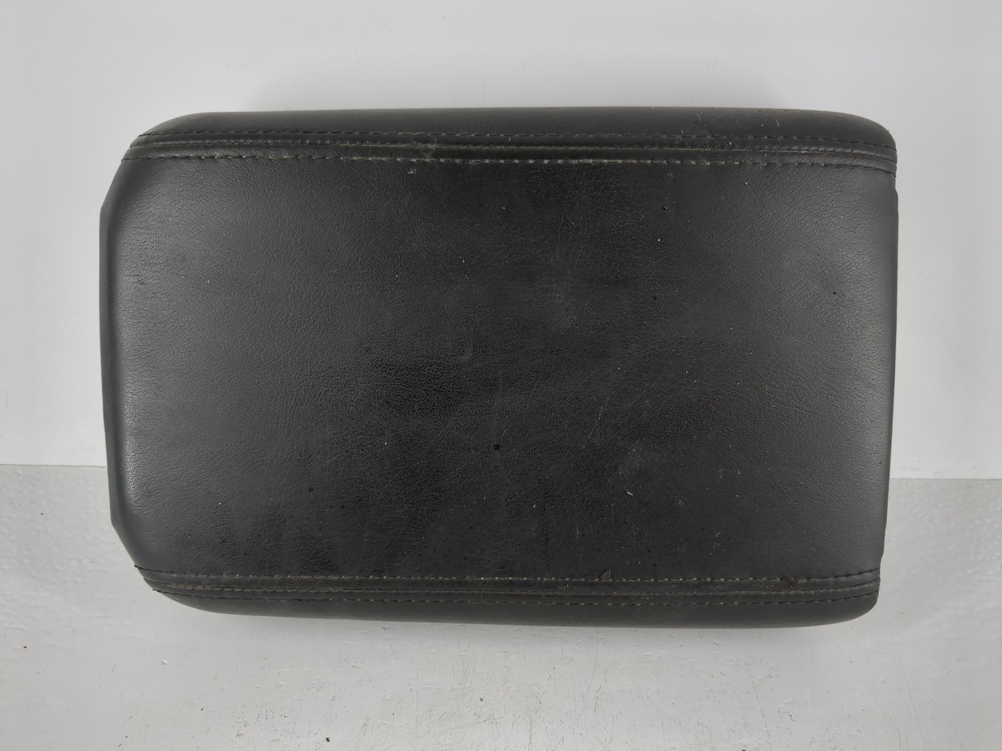 2008-2012 Buick Enclave Center Console Armrest Cover Lid Fits Fits 2007 2008 2009 2010 2011 2012 OEM Used Auto Parts - Oemus