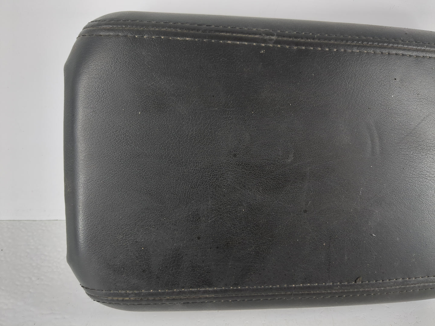 2008-2012 Buick Enclave Center Console Armrest Cover Lid Fits Fits 2007 2008 2009 2010 2011 2012 OEM Used Auto Parts - Oemus