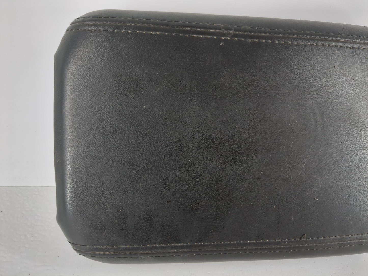 2008-2012 Buick Enclave Center Console Armrest Cover Lid Fits Fits 2007 2008 2009 2010 2011 2012 OEM Used Auto Parts - Oemus