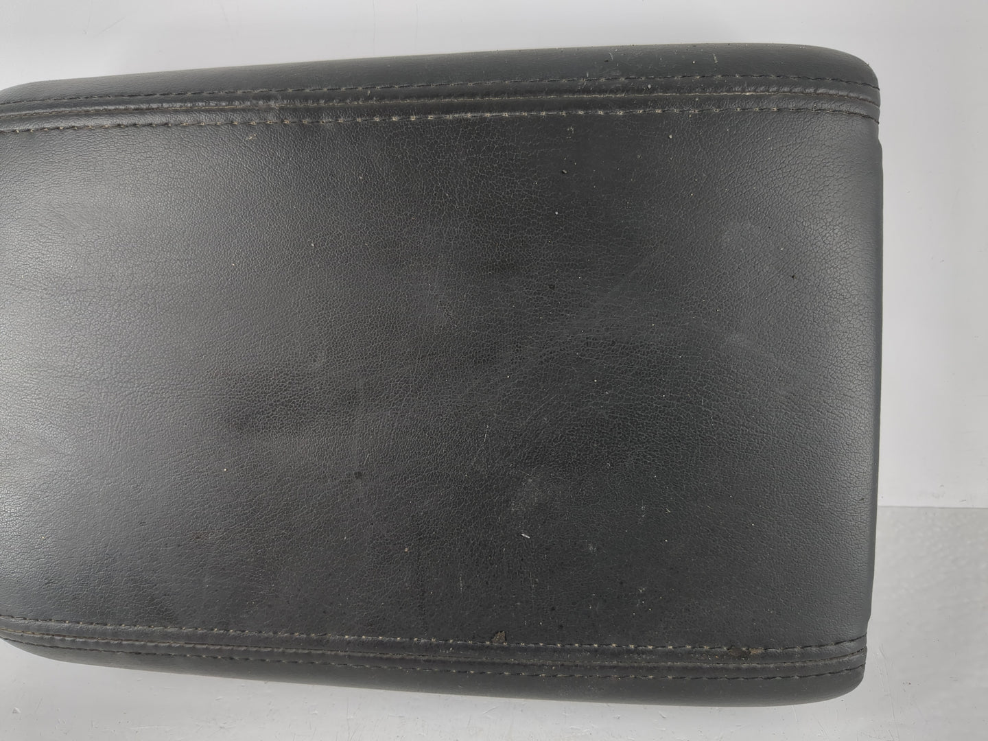 2008-2012 Buick Enclave Center Console Armrest Cover Lid Fits Fits 2007 2008 2009 2010 2011 2012 OEM Used Auto Parts - Oemus