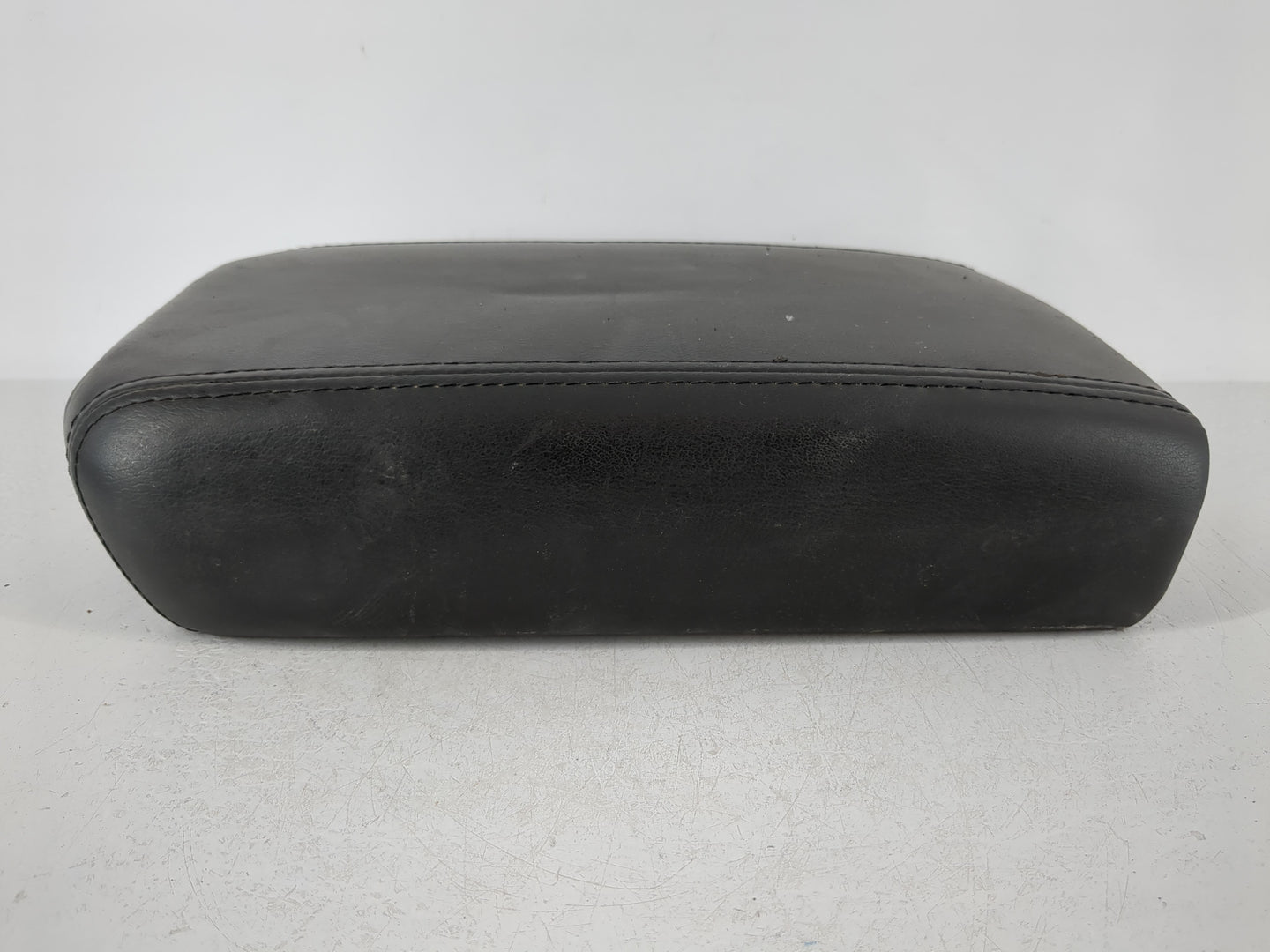 2008-2012 Buick Enclave Center Console Armrest Cover Lid Fits Fits 2007 2008 2009 2010 2011 2012 OEM Used Auto Parts - Oemus