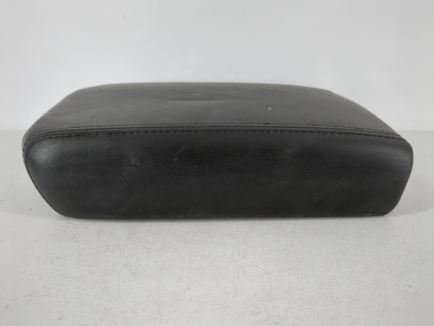 2008-2012 Buick Enclave Center Console Armrest Cover Lid Fits Fits 2007 2008 2009 2010 2011 2012 OEM Used Auto Parts - Oemus