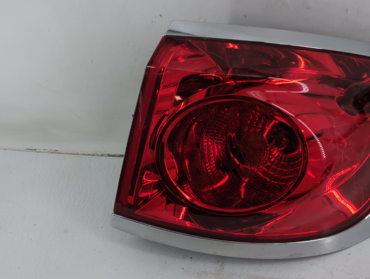 2008-2012 Buick Enclave Tail Light Assembly Passenger Right OEM P/N:22070AA Fits Fits 2008 2009 2010 2011 2012 OEM Used Auto