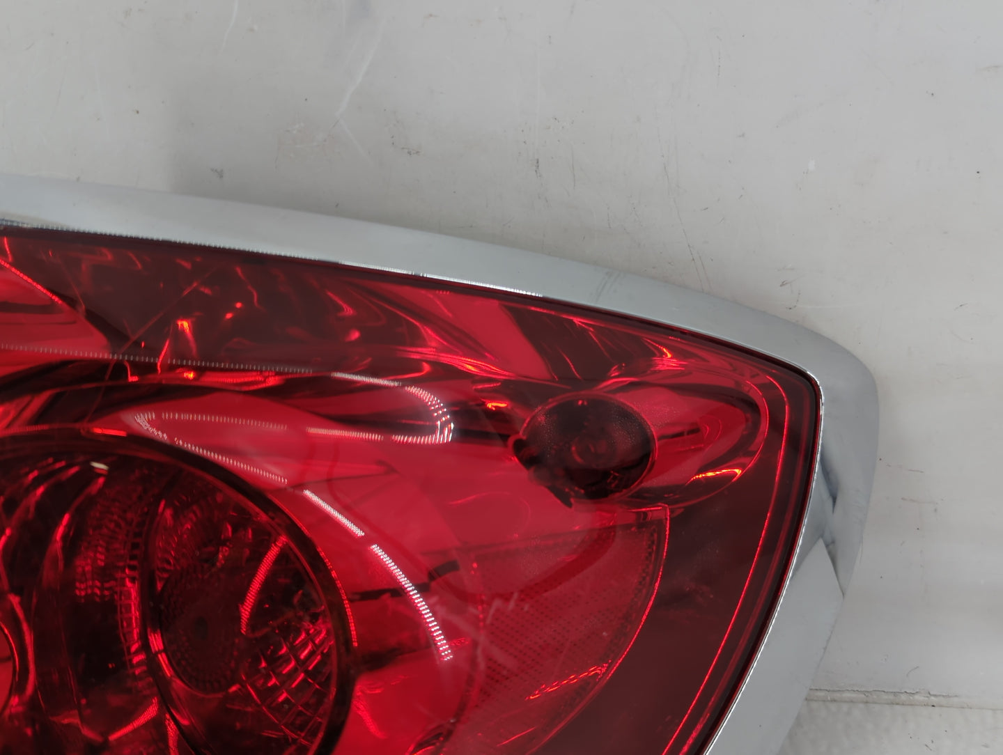 2008-2012 Buick Enclave Tail Light Assembly Passenger Right OEM P/N:22070AA Fits Fits 2008 2009 2010 2011 2012 OEM Used Auto