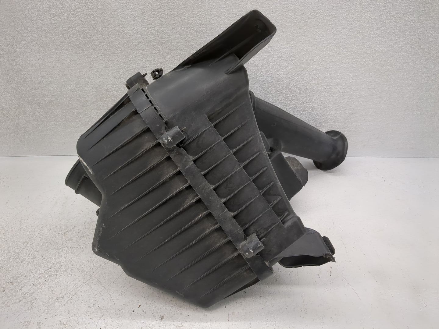 2009-2011 Buick Enclave Air Cleaner Intake-duct Hose Tube - Oemusedautoparts1.com
