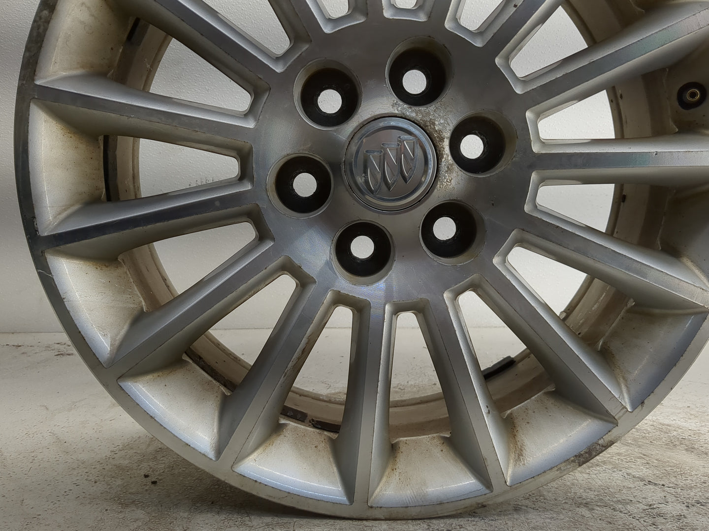 2008-2012 Buick Enclave Oem Wheel Rim - Oemusedautoparts1.com