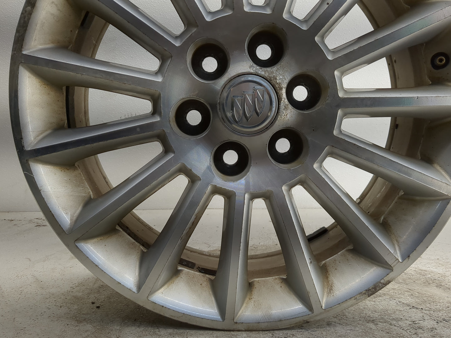2008-2012 Buick Enclave Oem Wheel Rim - Oemusedautoparts1.com