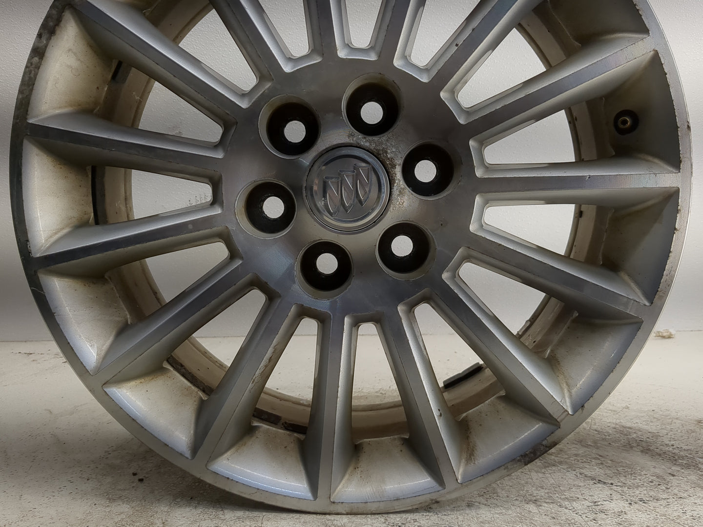 2008-2012 Buick Enclave Oem Wheel Rim - Oemusedautoparts1.com