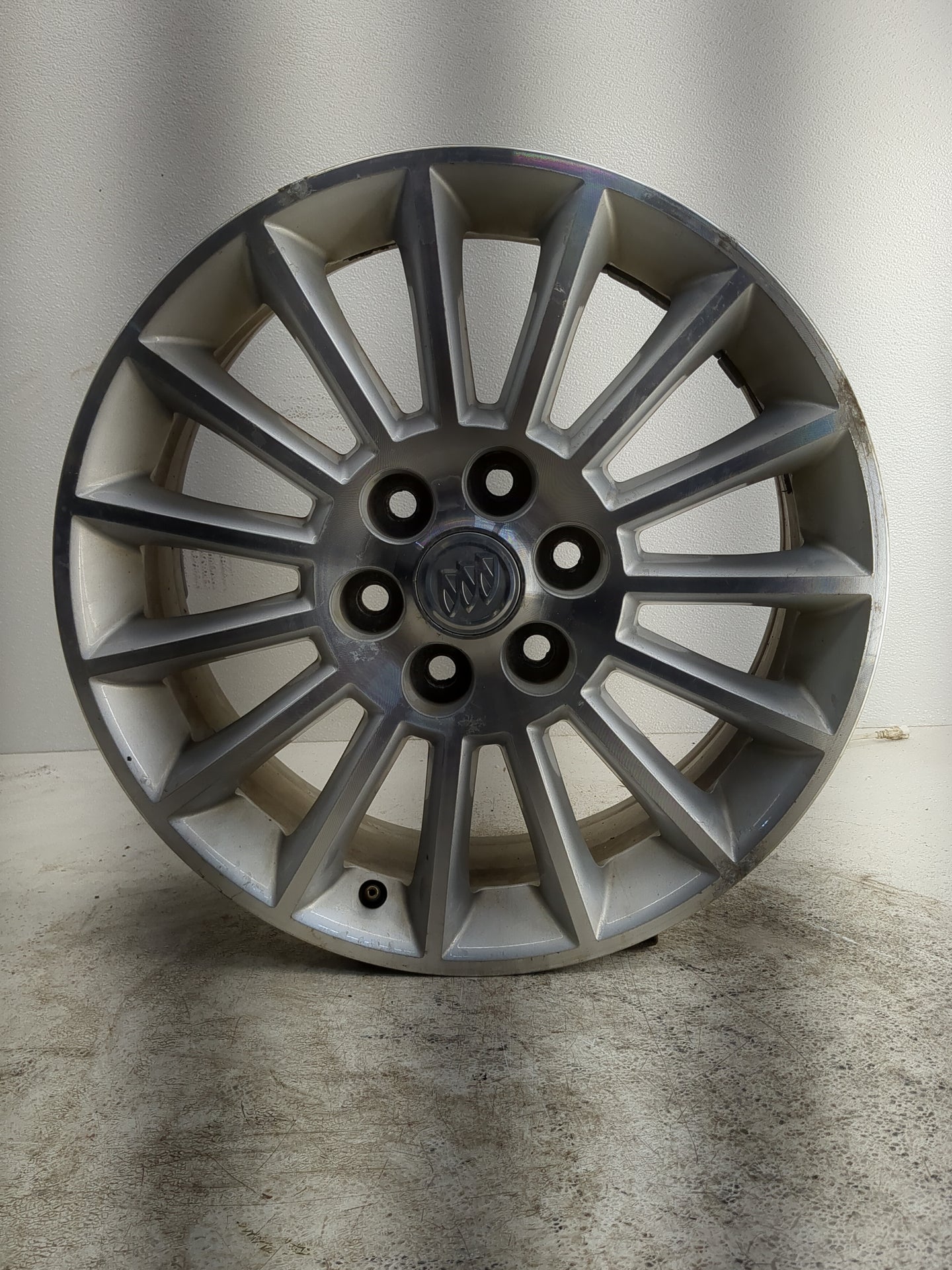 2008-2012 Buick Enclave Oem Wheel Rim - Oemusedautoparts1.com