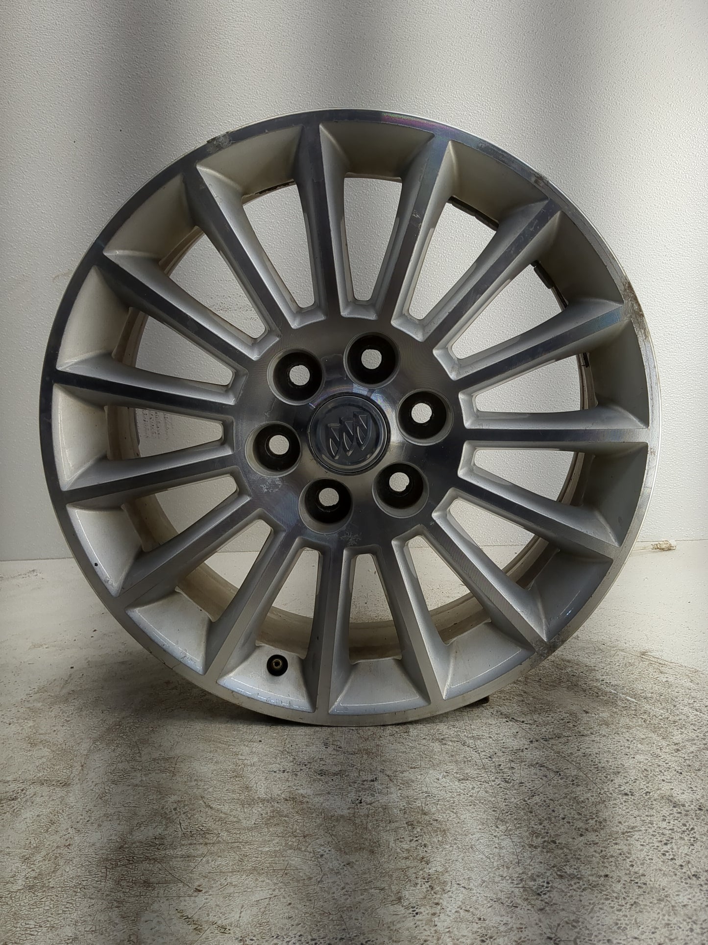 2008-2012 Buick Enclave Oem Wheel Rim - Oemusedautoparts1.com