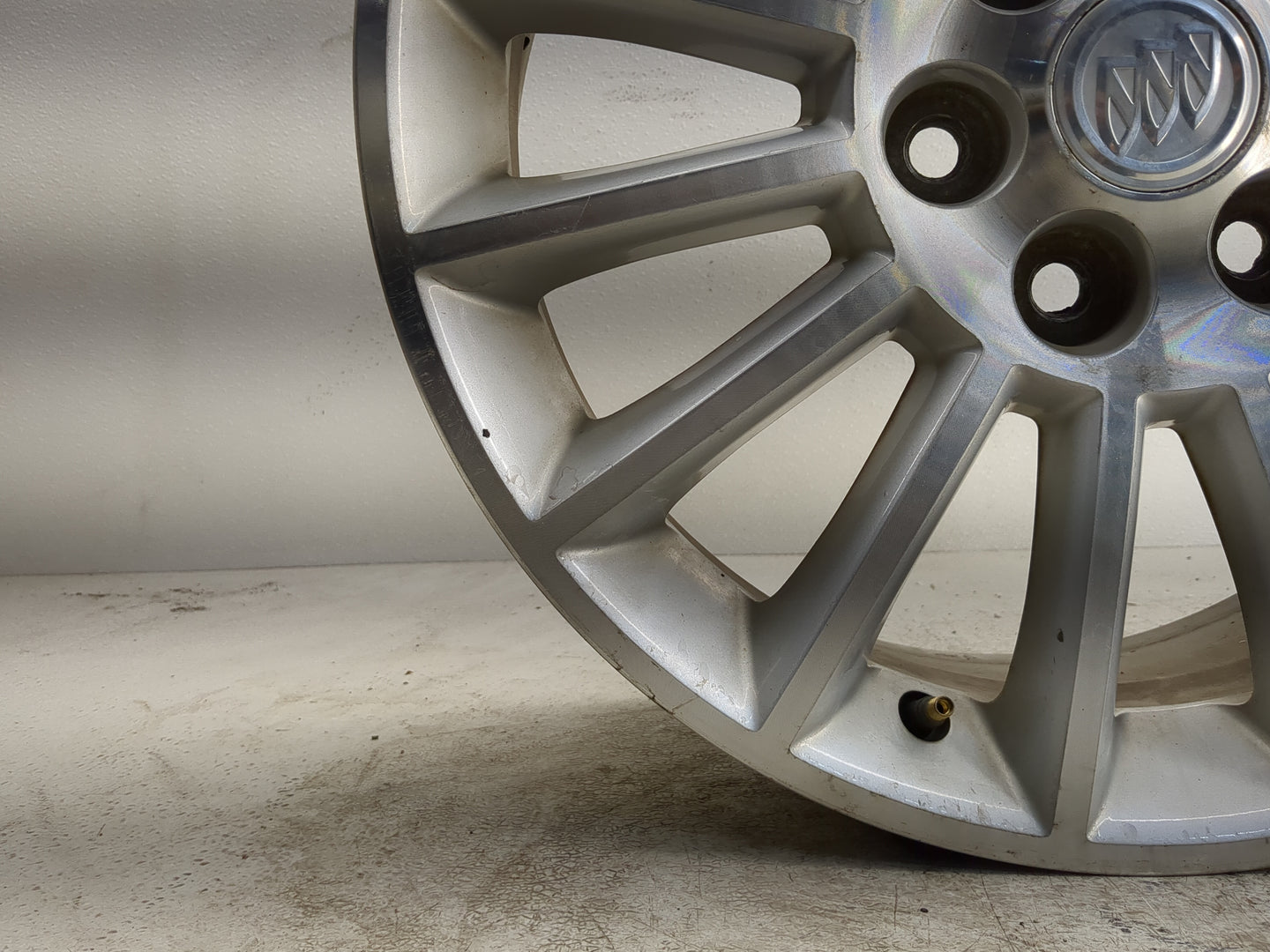 2008-2012 Buick Enclave Oem Wheel Rim - Oemusedautoparts1.com