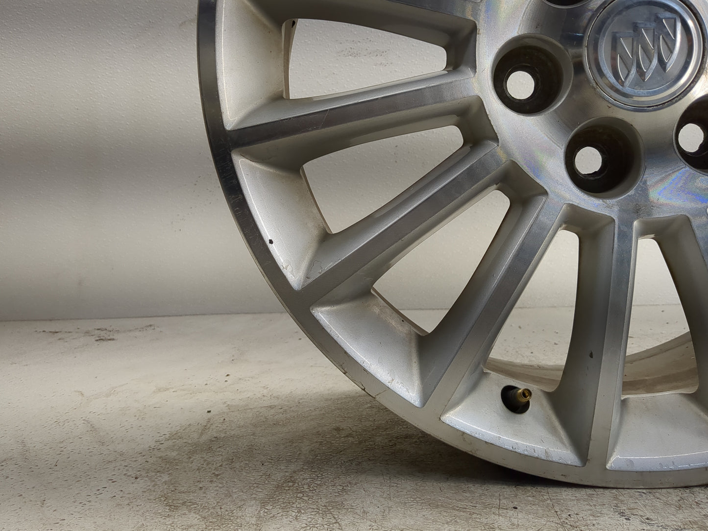 2008-2012 Buick Enclave Oem Wheel Rim - Oemusedautoparts1.com