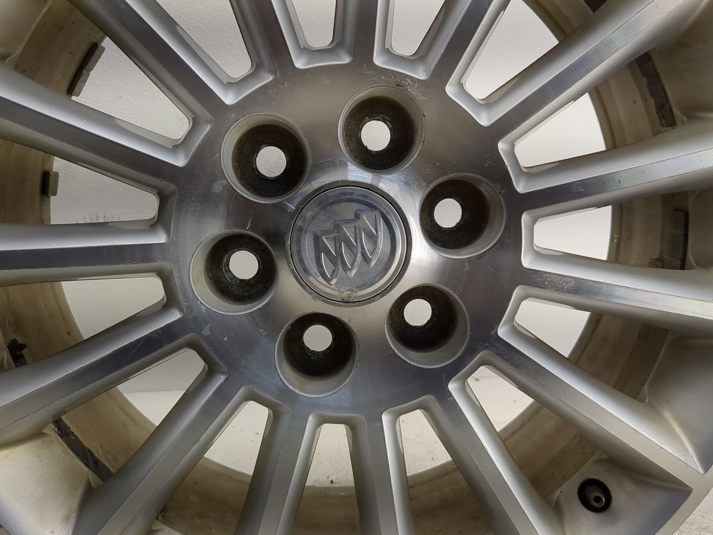 2008-2012 Buick Enclave Oem Wheel Rim - Oemusedautoparts1.com