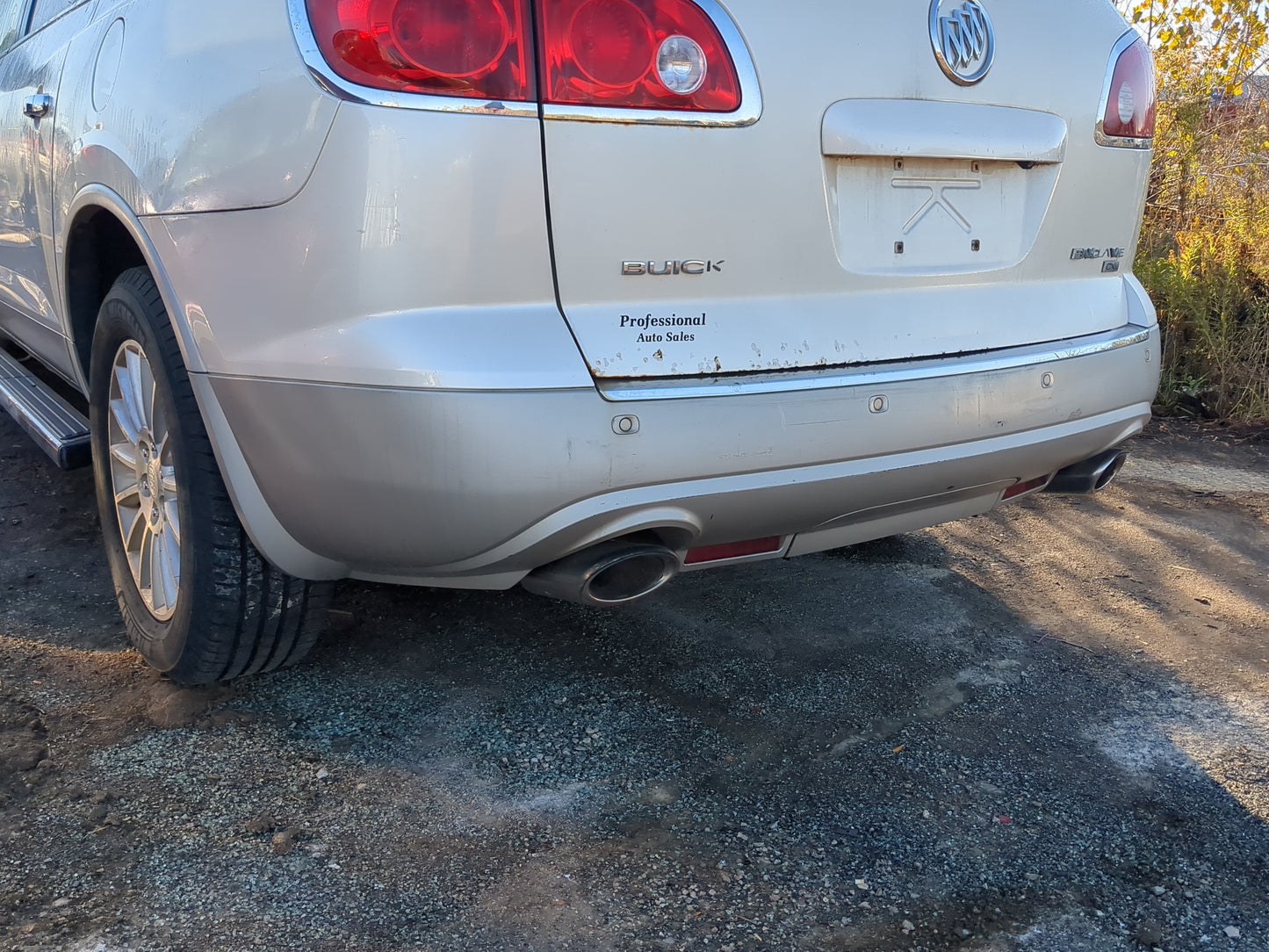 2008-2012 Buick Enclave Rear Bumper Assembly Oem 1206743 - Oemusedautoparts1.com
