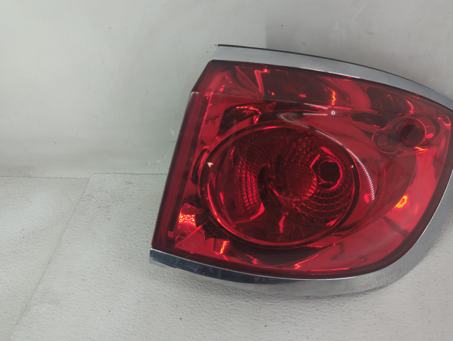 2008-2012 Buick Enclave Tail Light Assembly Passenger Right OEM P/N:25954942 Fits Fits 2008 2009 2010 2011 2012 OEM Used Aut