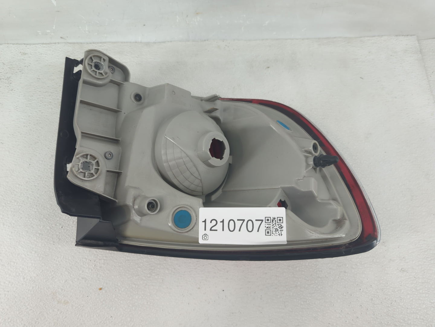 2008-2012 Buick Enclave Tail Light Assembly Passenger Right OEM P/N:25954942 Fits Fits 2008 2009 2010 2011 2012 OEM Used Aut