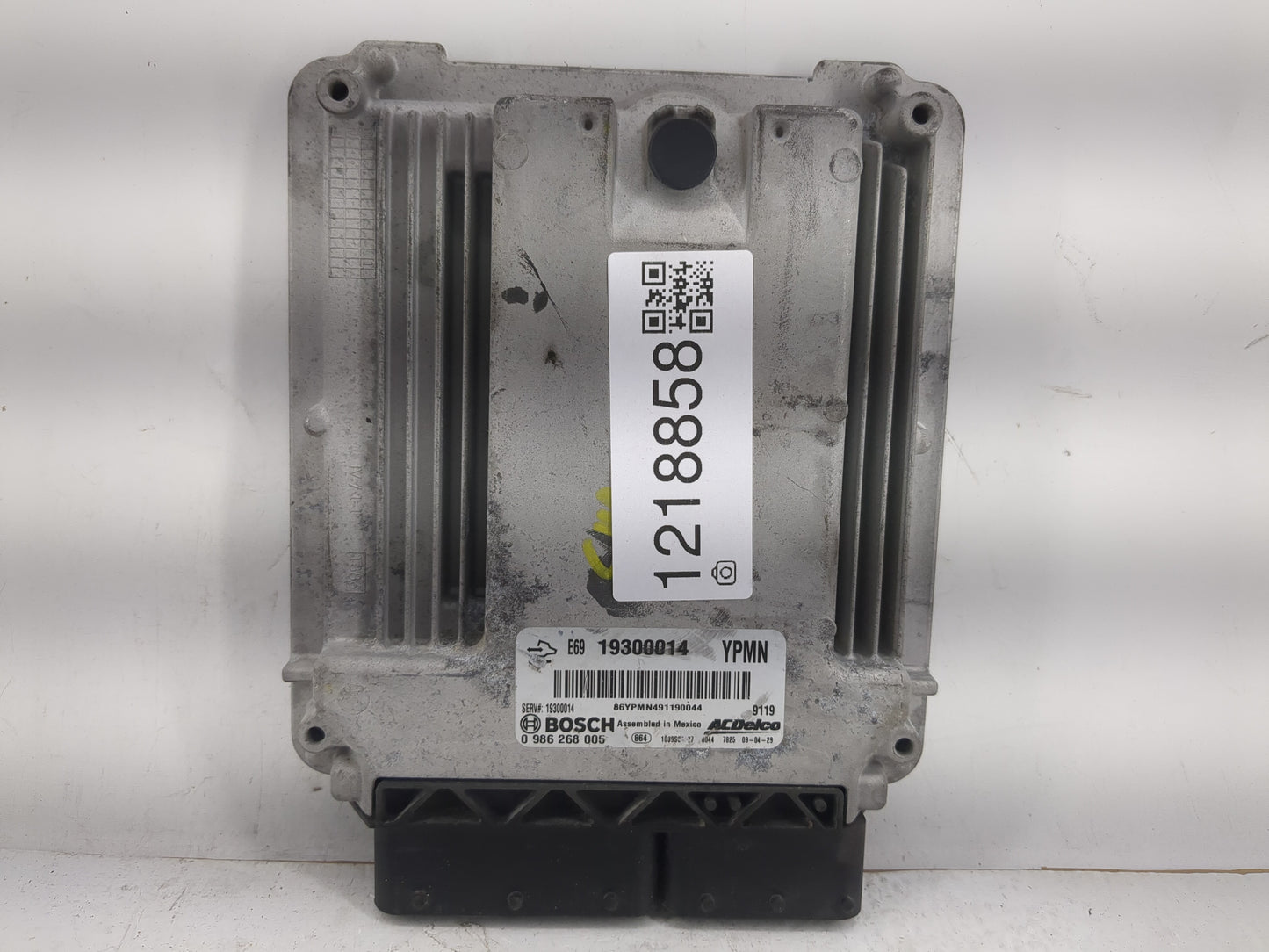 2010-2011 Buick Enclave PCM Engine Control Computer ECU ECM PCU OEM P/N:19300014 Fits Fits 2010 2011 OEM Used Auto Parts - O
