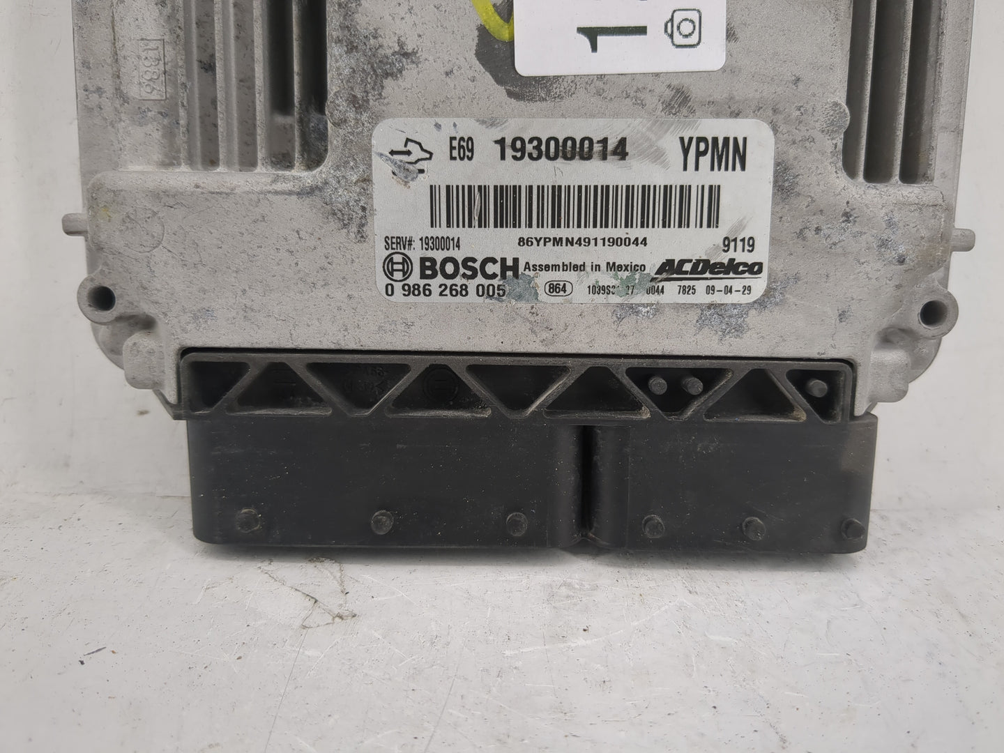 2010-2011 Buick Enclave PCM Engine Control Computer ECU ECM PCU OEM P/N:19300014 Fits Fits 2010 2011 OEM Used Auto Parts - O