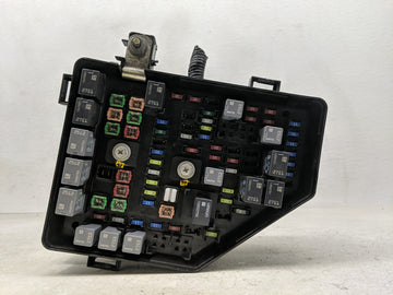 2010-2011 Buick Enclave Fusebox Fuse Box Panel Relay Module P/N:7140-1941-30 Fits Fits 2010 2011 OEM Used Auto Parts