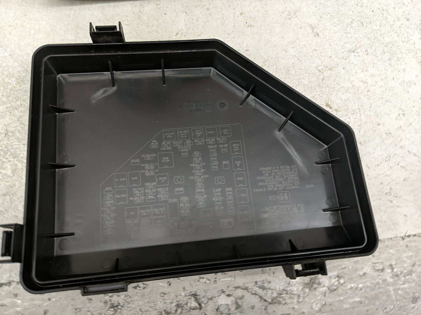 2010-2011 Buick Enclave Fusebox Fuse Box Panel Relay Module P/N:7140-1941-30 Fits Fits 2010 2011 OEM Used Auto Parts - Oemus