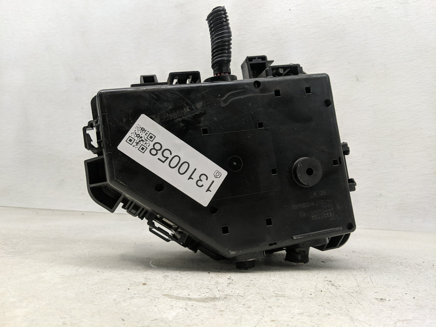 2010-2011 Buick Enclave Fusebox Fuse Box Panel Relay Module P/N:7140-1941-30 Fits Fits 2010 2011 OEM Used Auto Parts - Oemus
