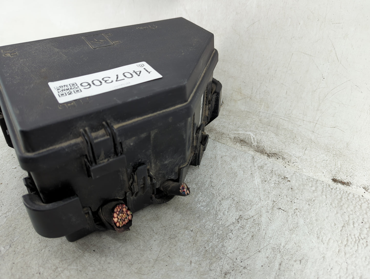 2011 Buick Enclave Fusebox Fuse Box Panel Relay Module P/N:20913284 Fits OEM Used Auto Parts - Oemusedautoparts1.com