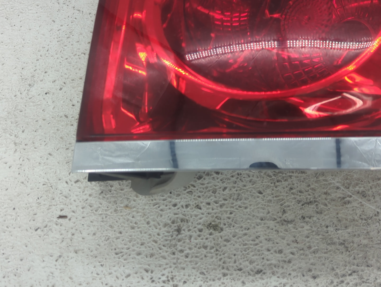 2008-2012 Buick Enclave Tail Light Assembly Passenger Right OEM P/N:25954942 Fits Fits 2008 2009 2010 2011 2012 OEM Used Aut