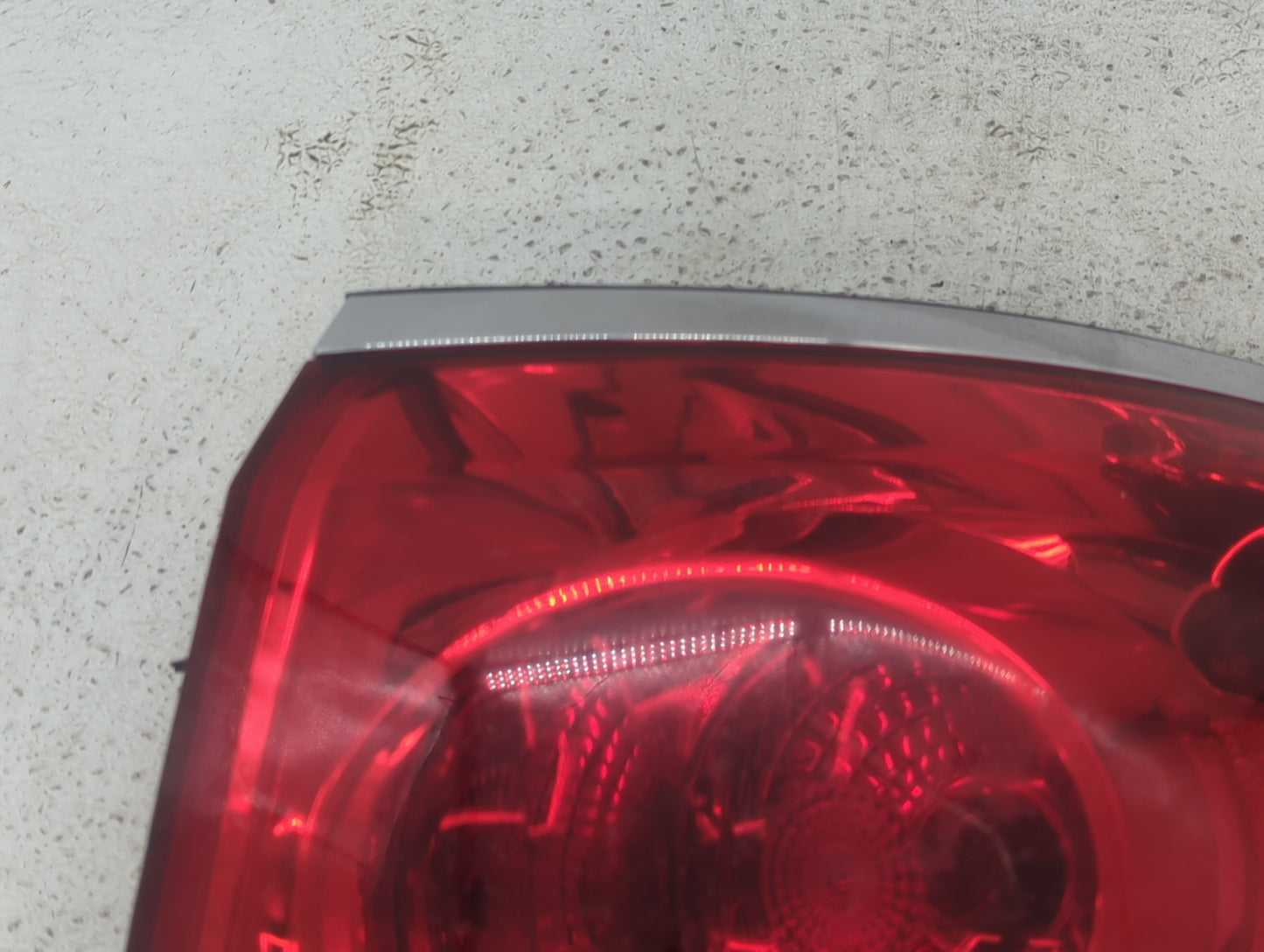 2008-2012 Buick Enclave Tail Light Assembly Passenger Right OEM P/N:25954942 Fits Fits 2008 2009 2010 2011 2012 OEM Used Aut