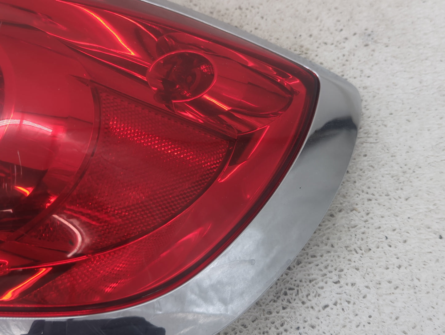2008-2012 Buick Enclave Tail Light Assembly Passenger Right OEM P/N:25954942 Fits Fits 2008 2009 2010 2011 2012 OEM Used Aut