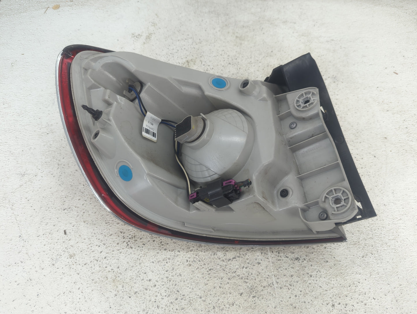 2008-2012 Buick Enclave Tail Light Assembly Passenger Right OEM P/N:25954942 Fits Fits 2008 2009 2010 2011 2012 OEM Used Aut