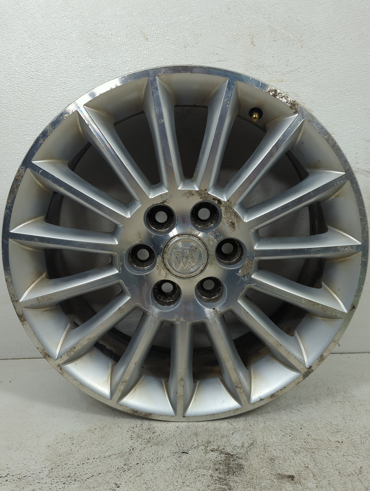 2008-2012 Buick Enclave Oem Wheel Rim 5016979 - Oemusedautoparts1.com