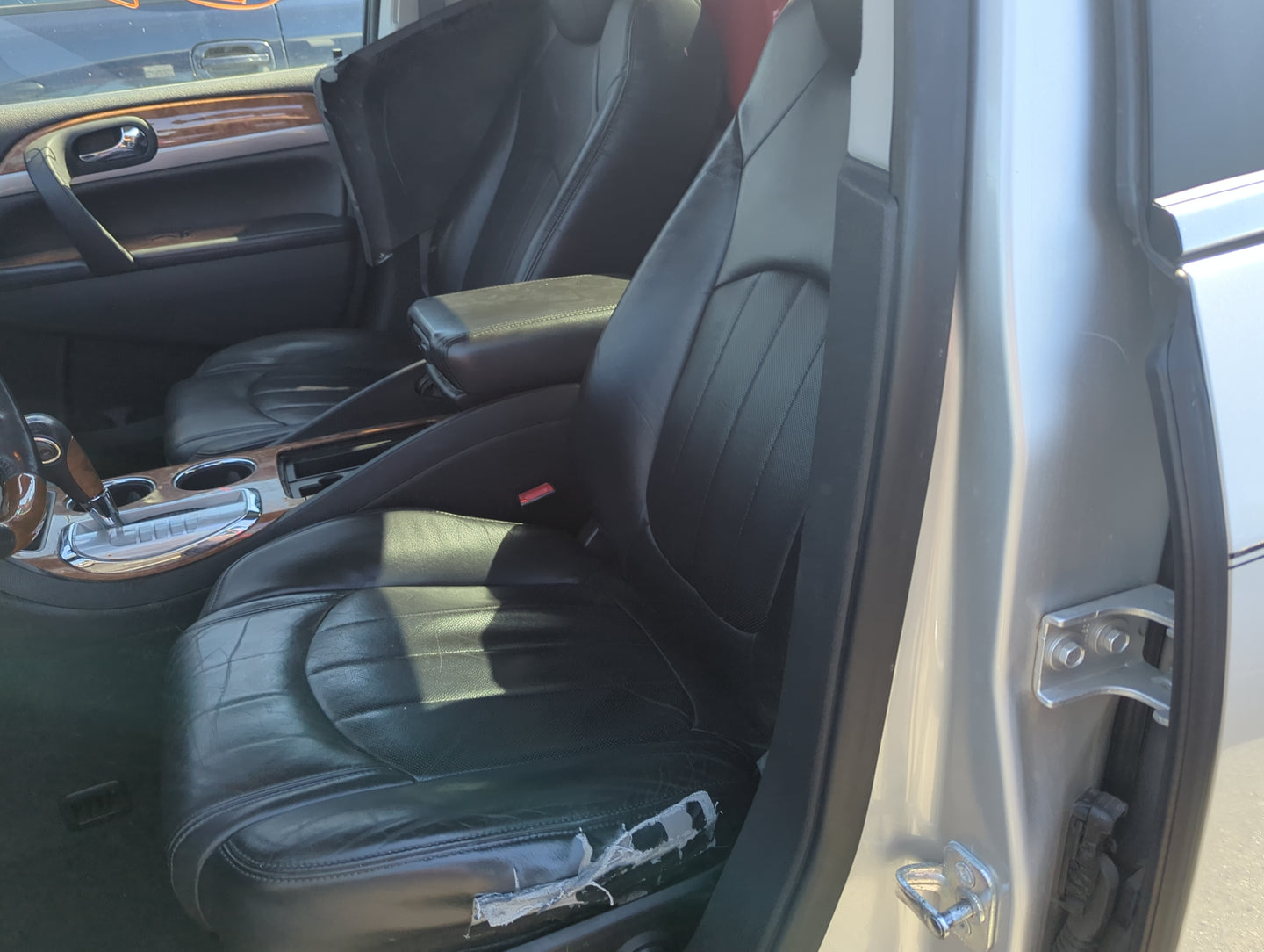 2010-2011 Buick Enclave Driver Front Seat Oem 5018260 - Oemusedautoparts1.com