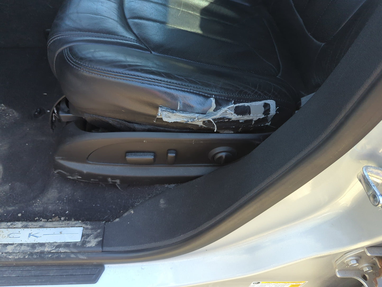 2010-2011 Buick Enclave Driver Front Seat Oem 5018260 - Oemusedautoparts1.com