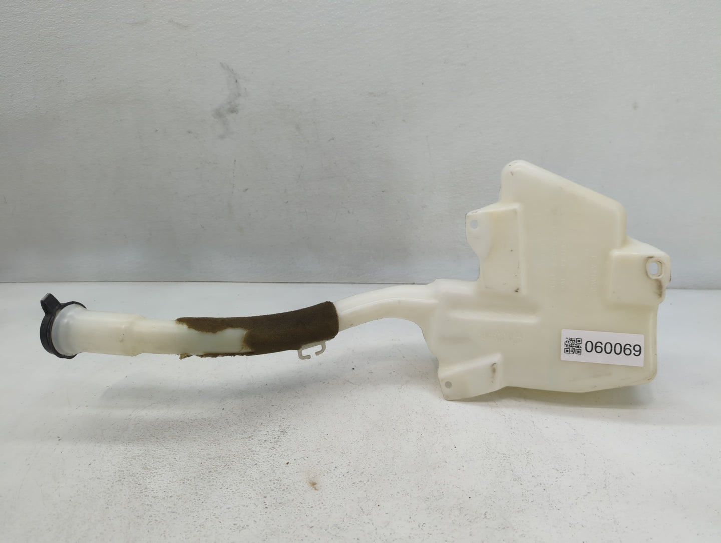 2010-2017 Buick Enclave Windshield Washer Fluid Reservoir Bottle Oem - Oemusedautoparts1.com